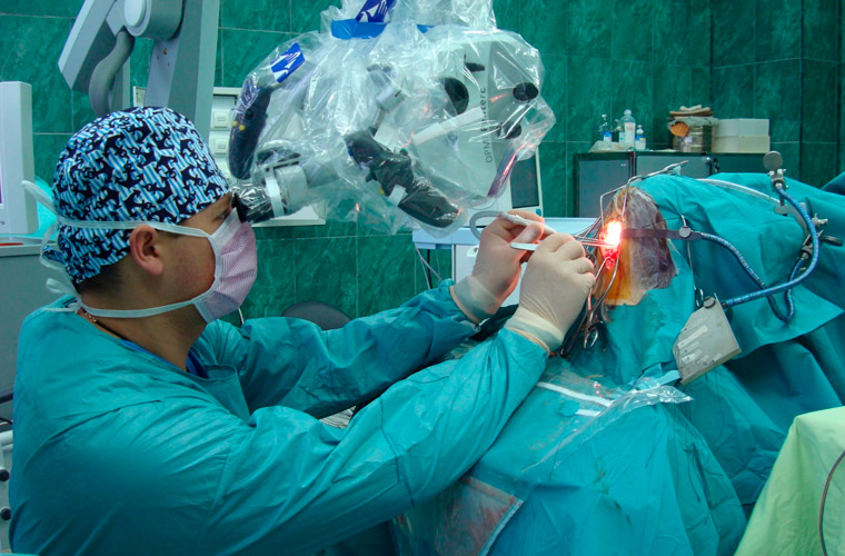 Операция нейрохирурга