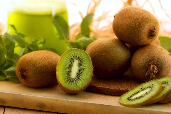 Способствующий повышению иммунитета киви