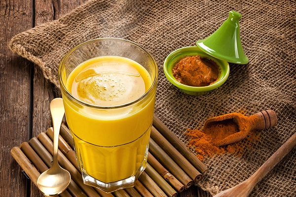 Молоко с куркумой